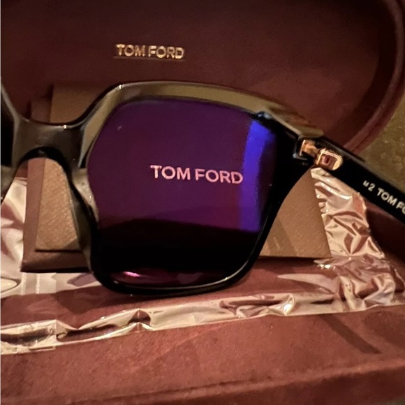 Tom Ford ‘Faye’ Sunglasses - Picture 3 of 15